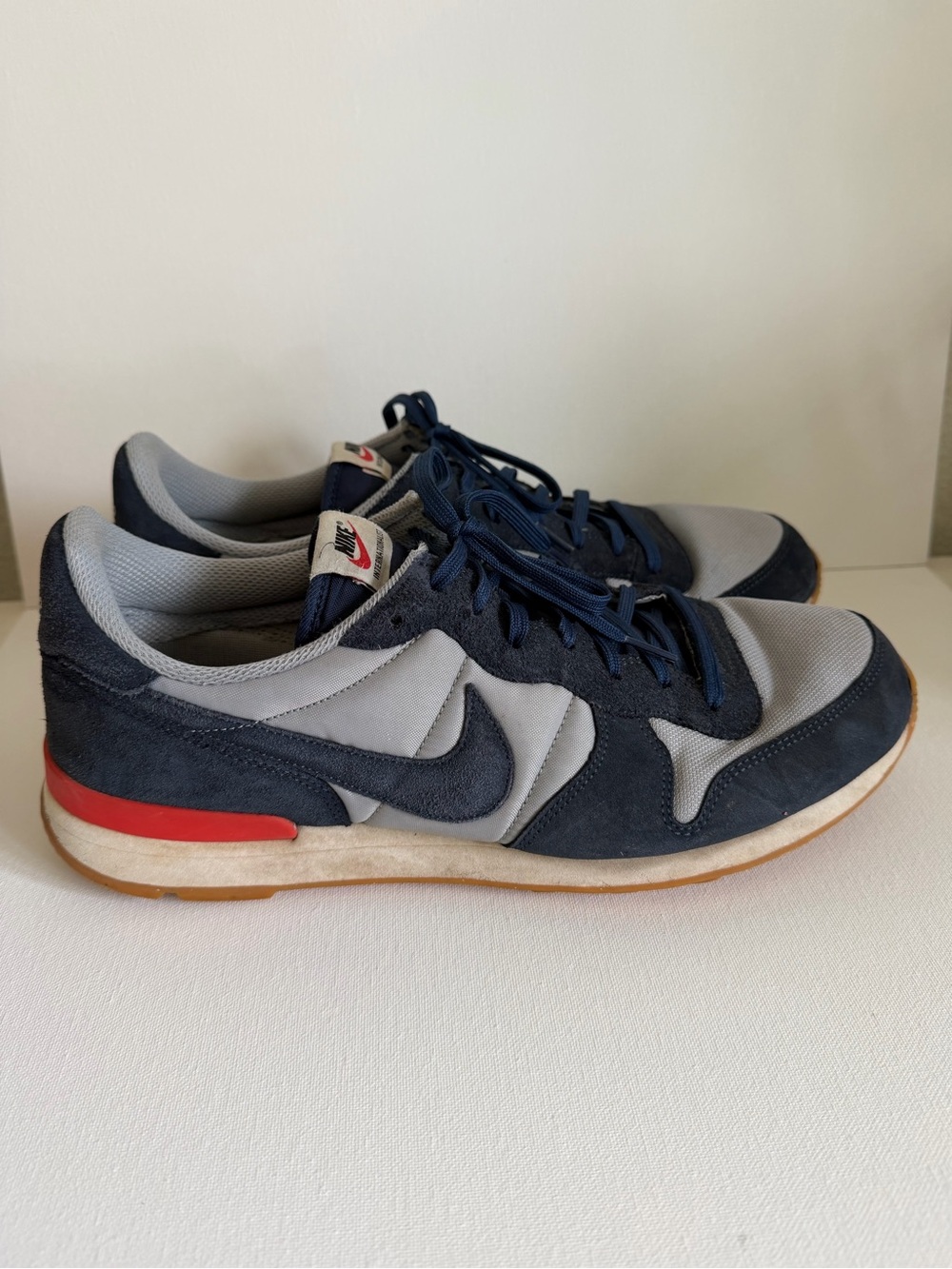 Nike Men’s Navy, Gray & Red Retro Athletic Sneakers
